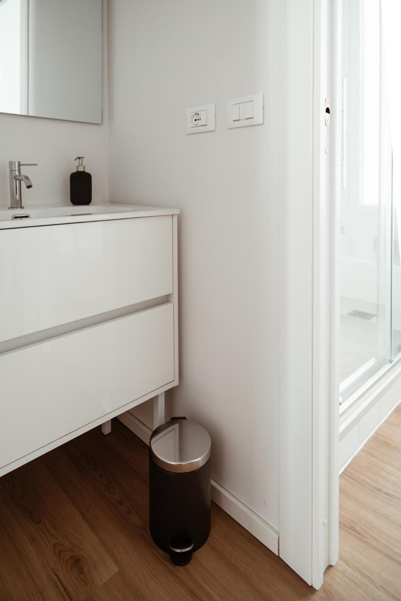 Mercanti Modern Flat - Balcony - Torino Centro Turim Exterior foto