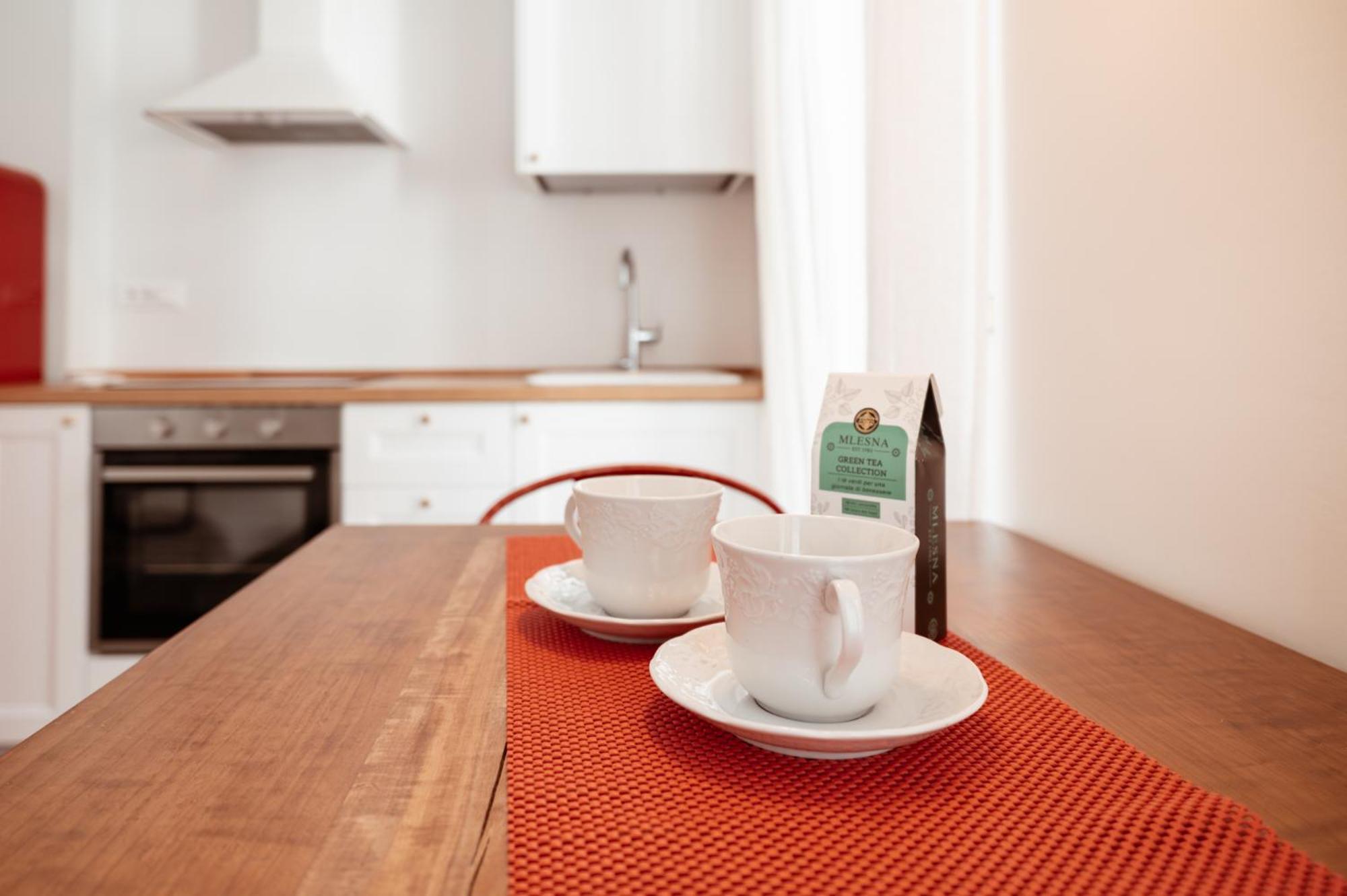 Mercanti Modern Flat - Balcony - Torino Centro Turim Exterior foto